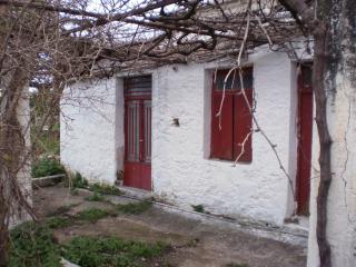 Traditional house of 48m2 and garden at Aggeliana