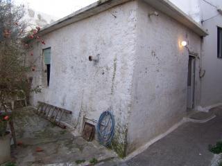 Reduced price, 250 m2 plot, with house at Perivolia