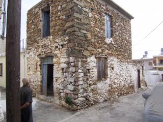 Old house of 68 m2 for renovation at Skepasti, Crete