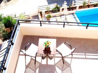 Villa 5BR, sea view, pool at Loutraki