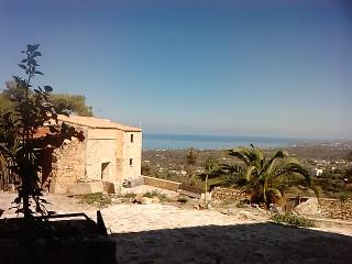 Renovated house, 2BR, sea view, garden, pool at Maroulas