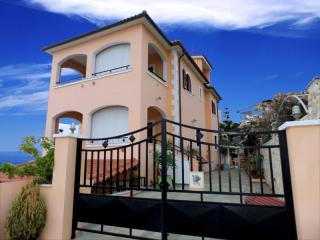 Villa 6 BR, sea view, parking at Violi Haraki