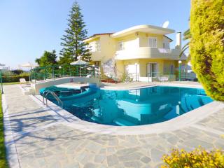 Holiday rental villa 6 BR, sea view, pool at Crete, weekly